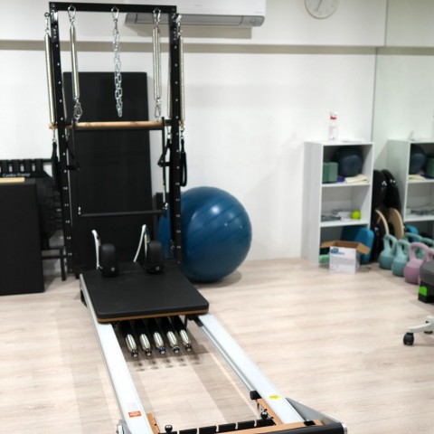 器械皮拉提斯床